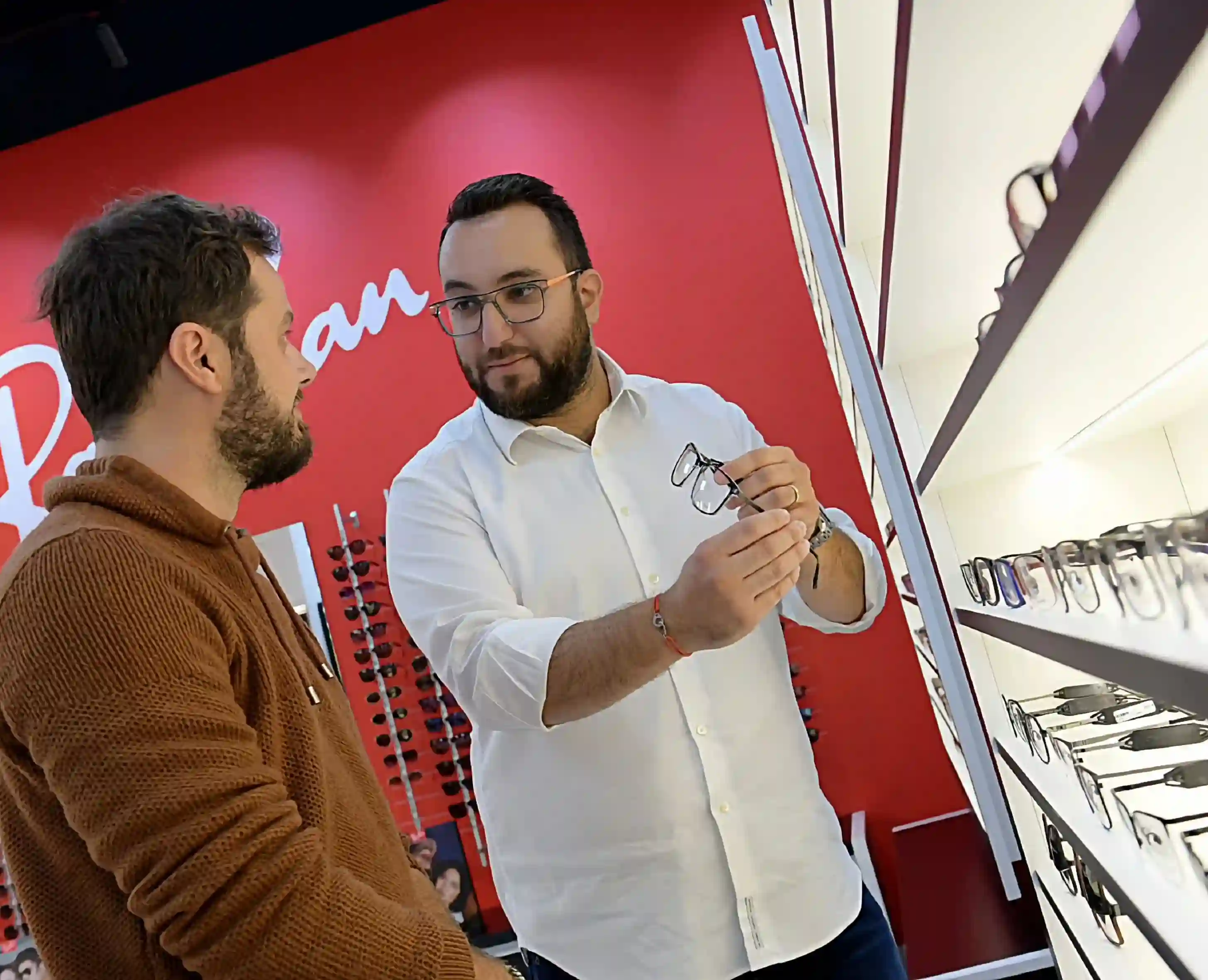 Jean-Gabriel DOMINATI, opticien diplômé, propriétaire du magasin, spécialiste en basse vision