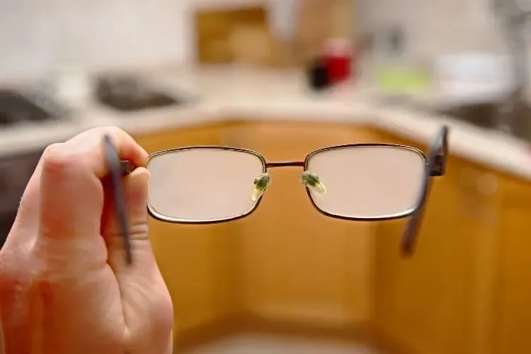 Lunettes de vue embuées