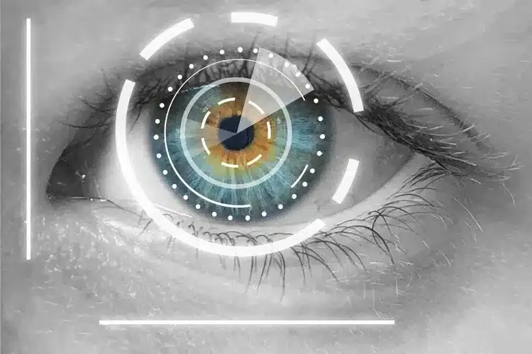 Œil avec une acuité visuelle exceptionnelle de 12/10, illustrant une vision très nette