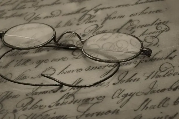Monture de lunettes ancienne, vintage ou rétro, illustrant l’évolution du style optique