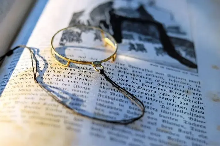 Monocle ancien utilisé pour la lecture, accessoire optique vintage