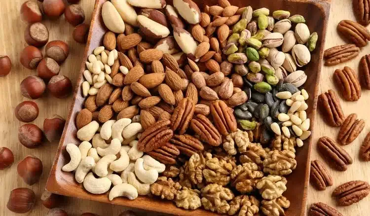 Assortiment d’oléagineux bons pour la santé des yeux et la vision