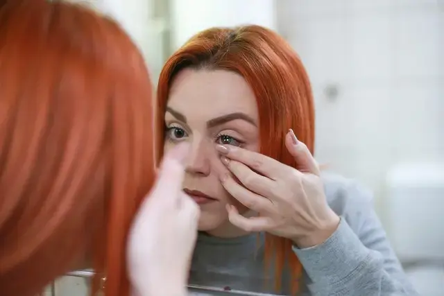 comment utiliser les lentilles de contact